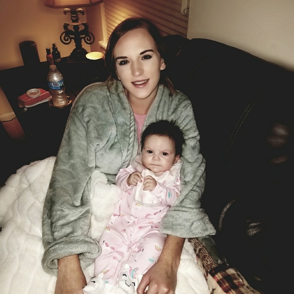 Meet your Posher, Courtney - Picture 3 of 11